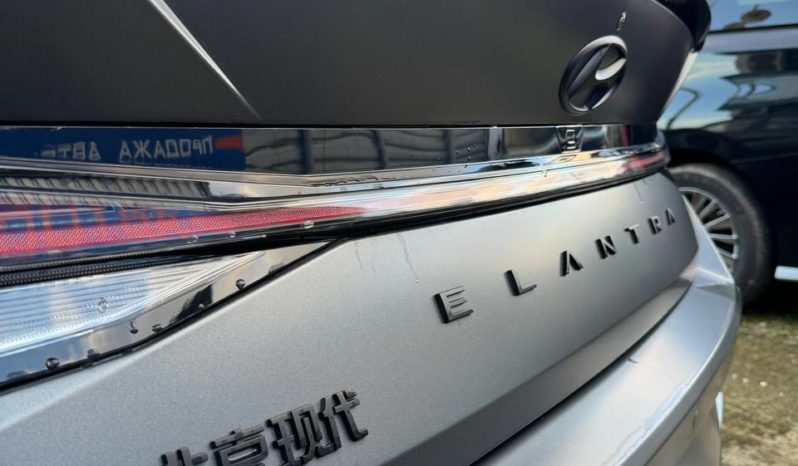 Hyundai Elantra full